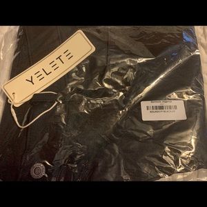 NWT 2XL Yelete Black Bermuda jeggings. Comfy.